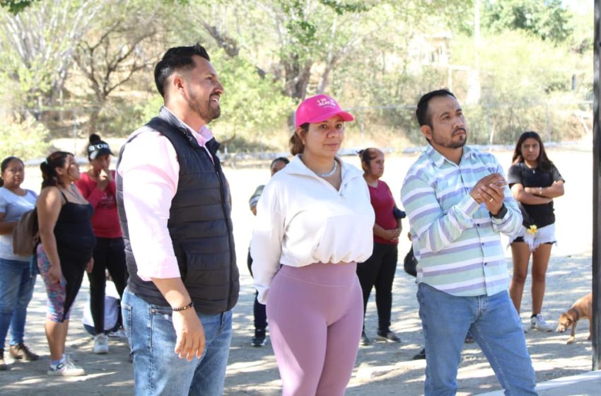 Gobierno Municipal de Acatlán mantiene cercanía con instituciones educativas en San Vicente Boquerón