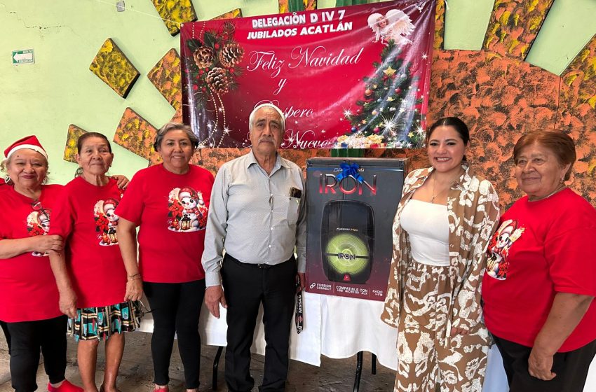 Gobierno Municipal de Acatlán entrega apoyo económico a maestras y maestros jubilados