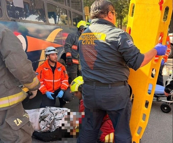 Unidad de la Ruta 3 atropella a abuelita en la colonia Alseseca de Puebla