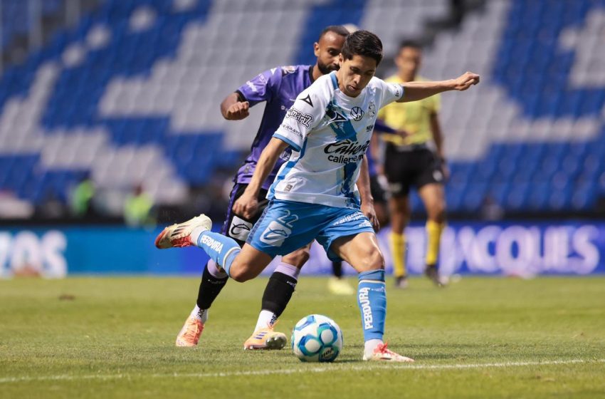 Gobierno de Puebla da seguimiento a la reparación del césped en el Estadio Cuauhtémoc