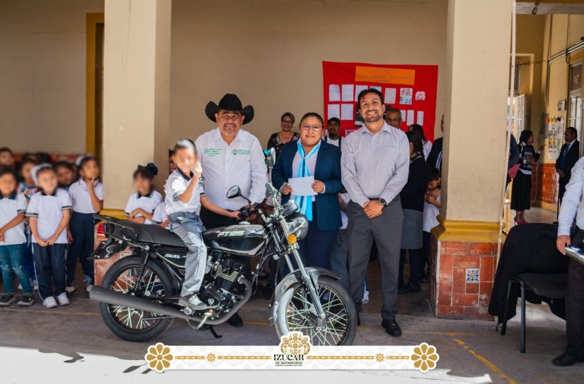 Gobierno de Izúcar refrenda     respaldo a la educación