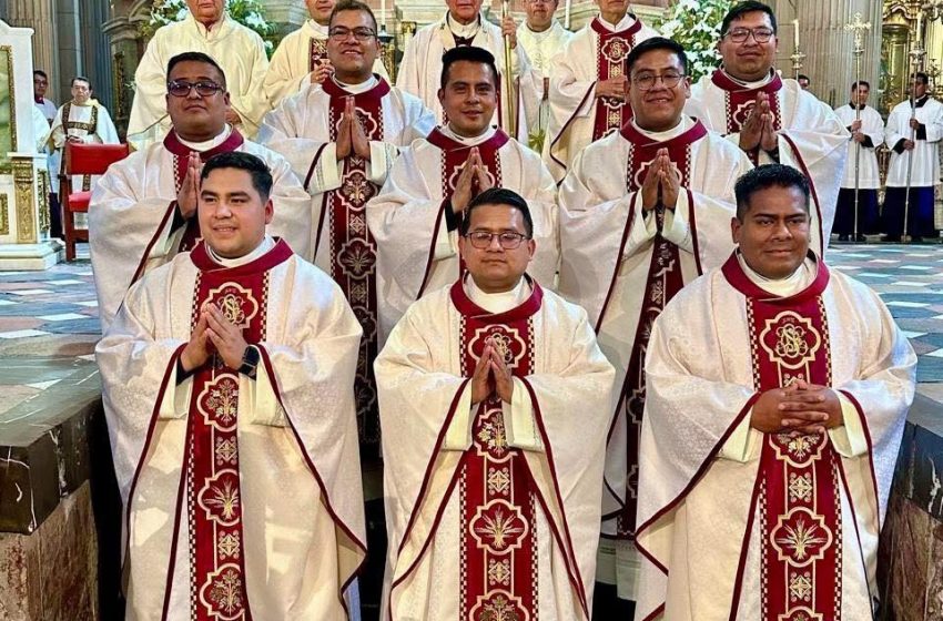 Izucarense y un atlixquense   se orden como sacerdotes