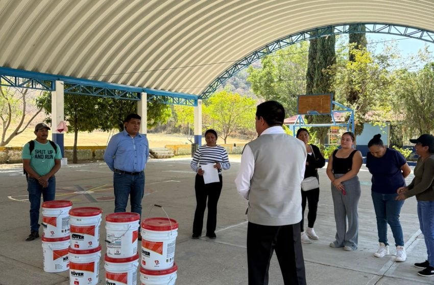 Ayuntamiento de Epatlán entrega apoyo en especie a instituciones educativas del municipio