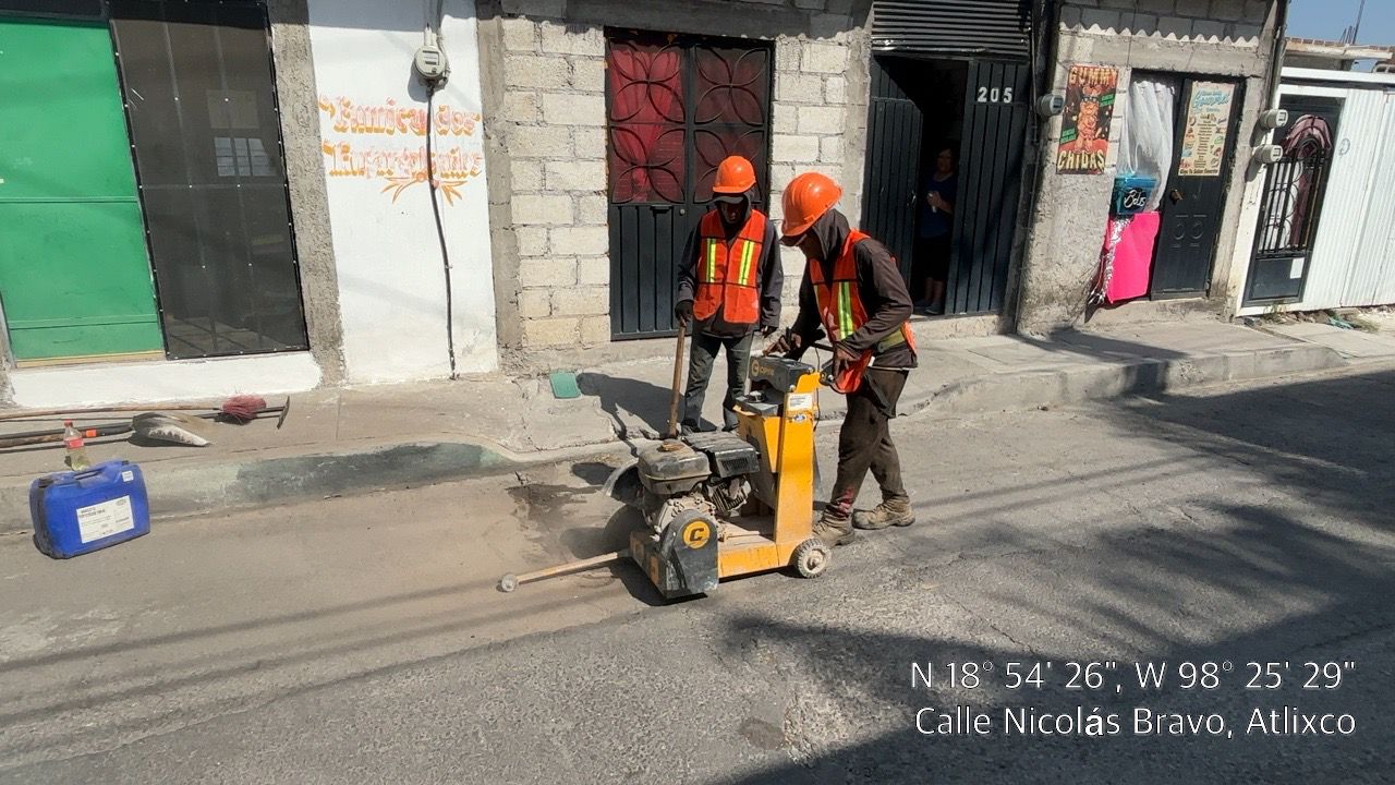 Refuerza SOAPAMA   bacheo en Atlixco
