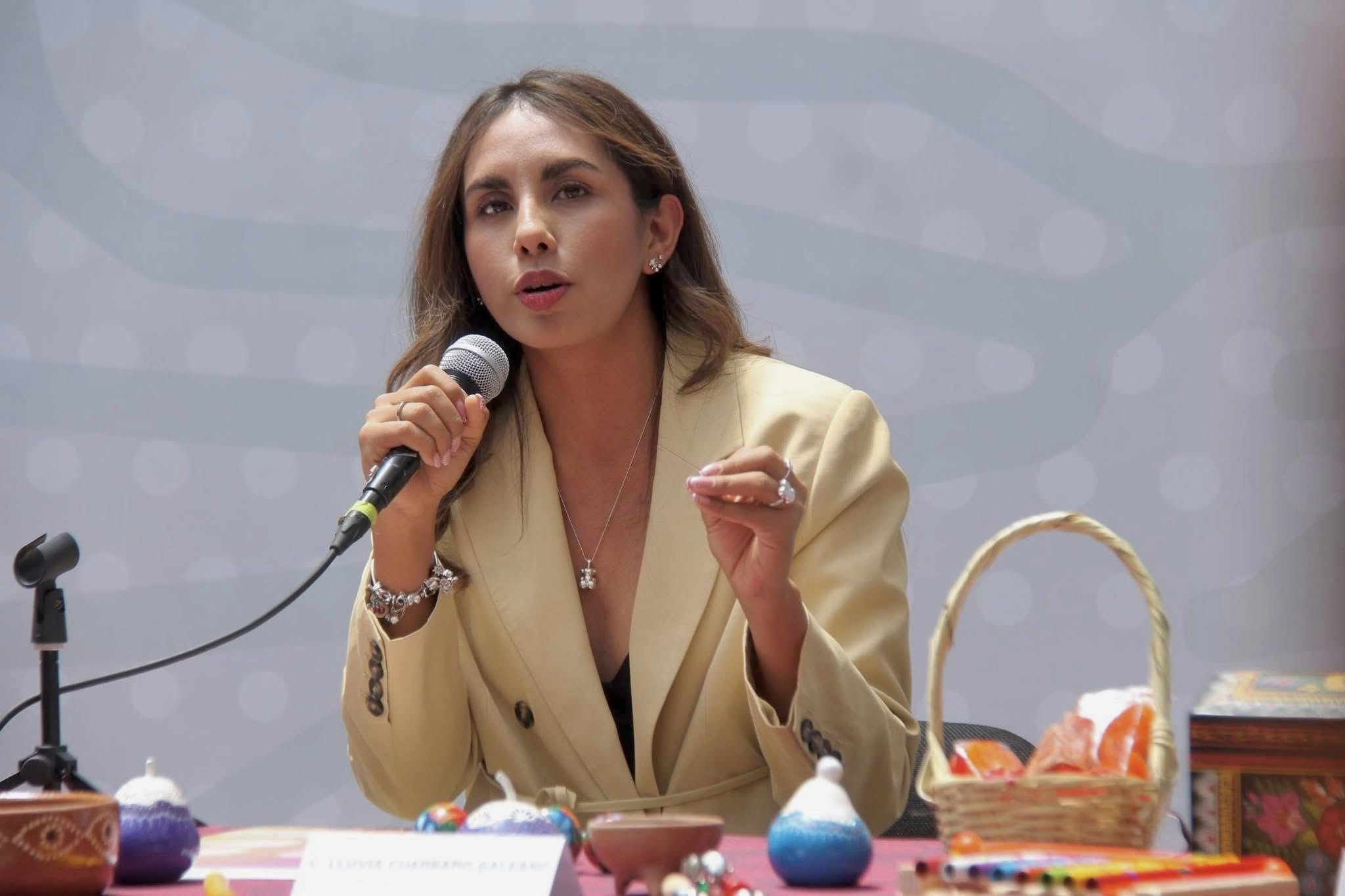 Alcaldesa de Anicano   desmiente cobro de   alumbrado público
