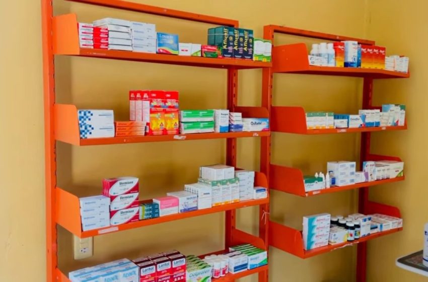 Trabaja Salvador Mejía   por mejores servicios    de salud en Tepexco