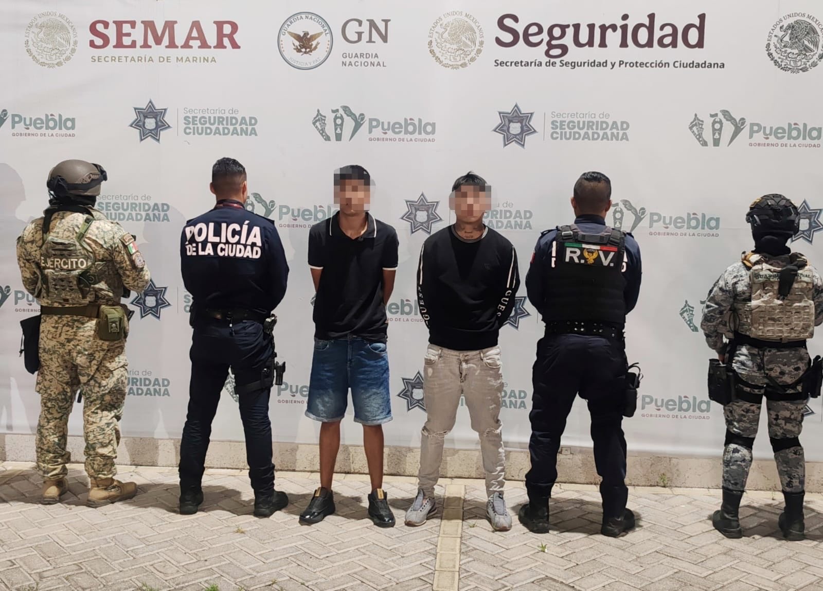 Detienen a dos presuntos responsables de robo en el Centro Joyero de Puebla
