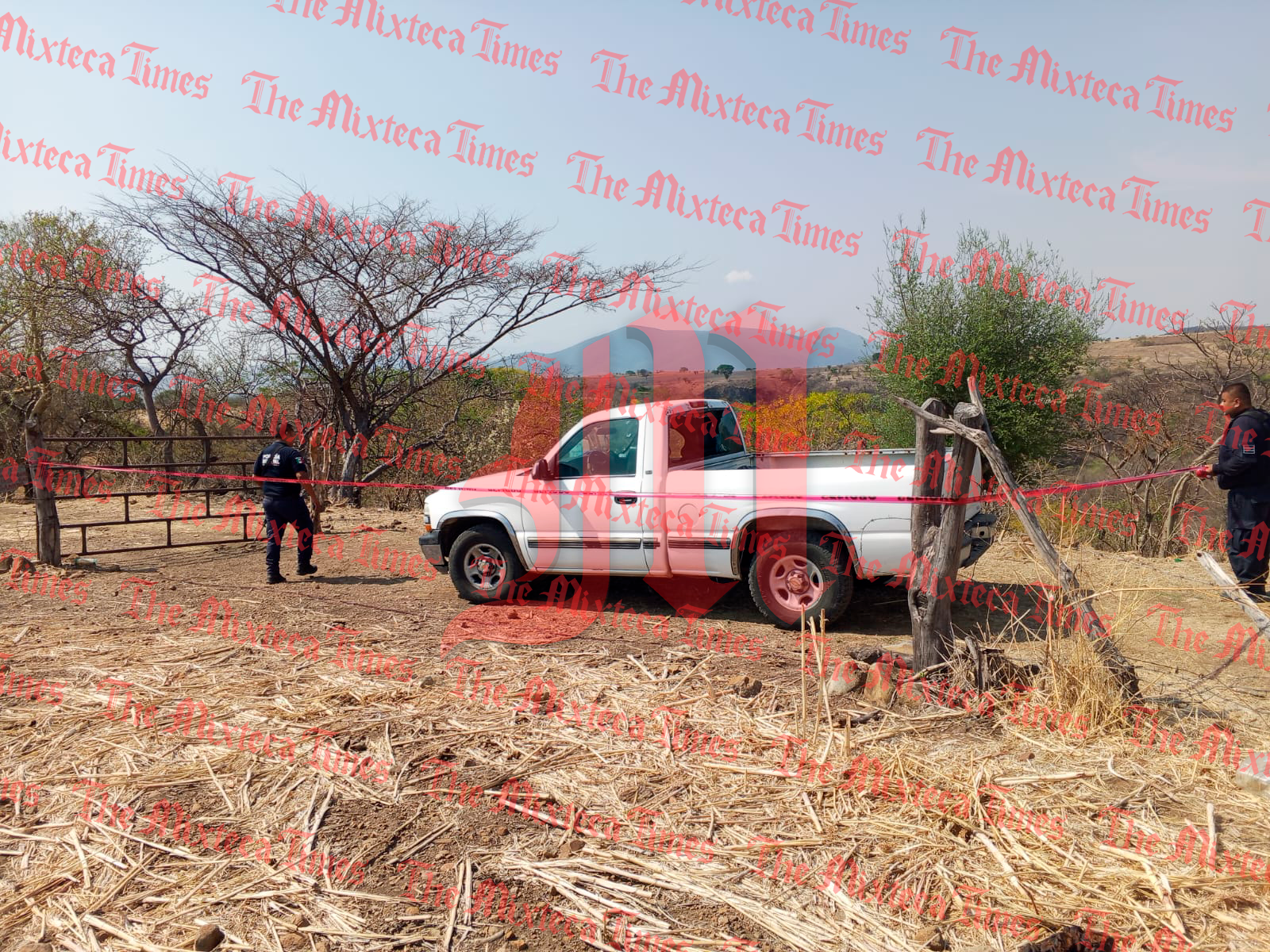 Matan a mujer en la mixteca y la abandonan en una camioneta