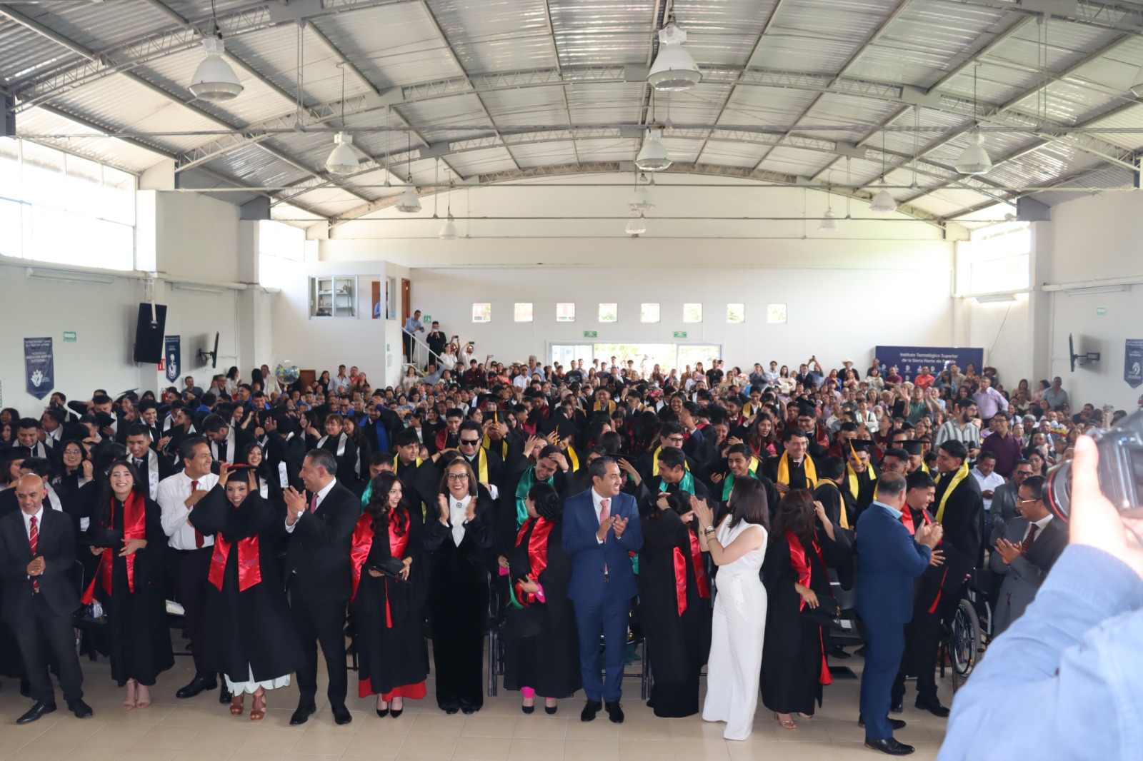 Egresan 182 profesionistas del TEC de la Sierra Norte