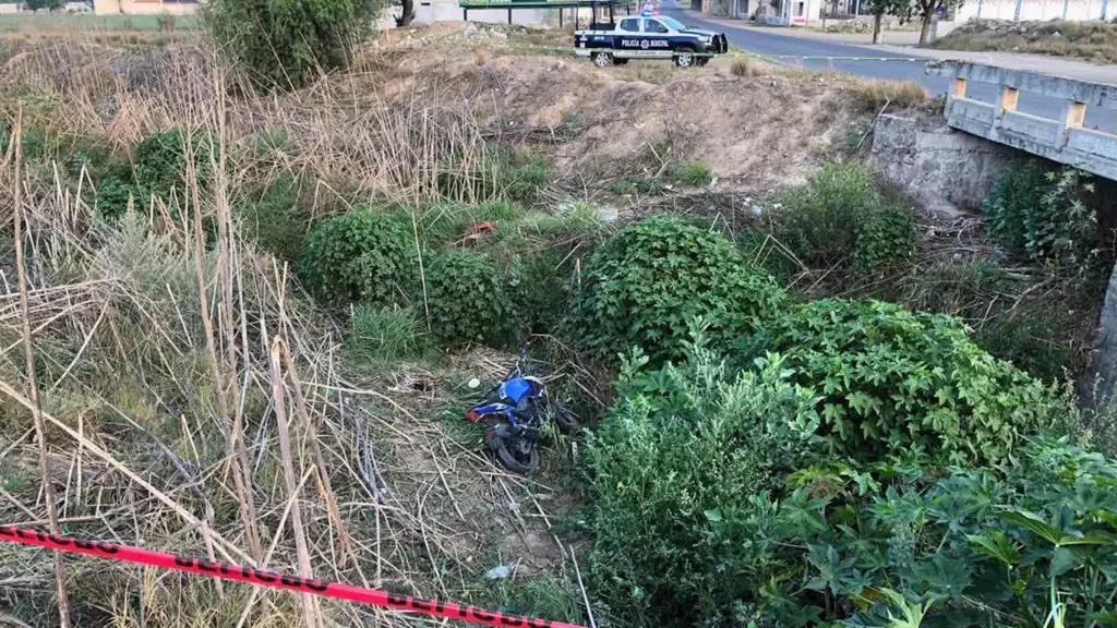 Muere mujer tras accidente de motocicleta en barranca de Tochtepec