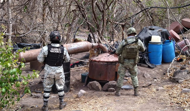 Ejército descubre presunto narcolaboratorio oculto en la Mixteca poblana