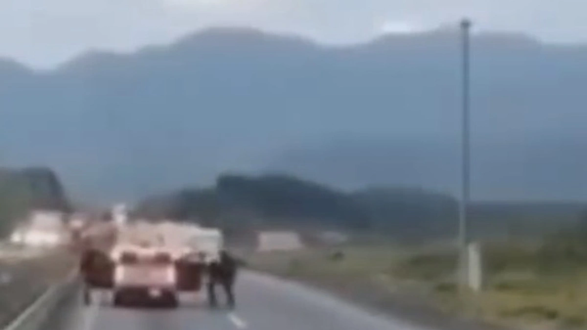 Terror en la Puebla-Orizaba: comando armado roba camioneta frente a decenas de automovilistas
