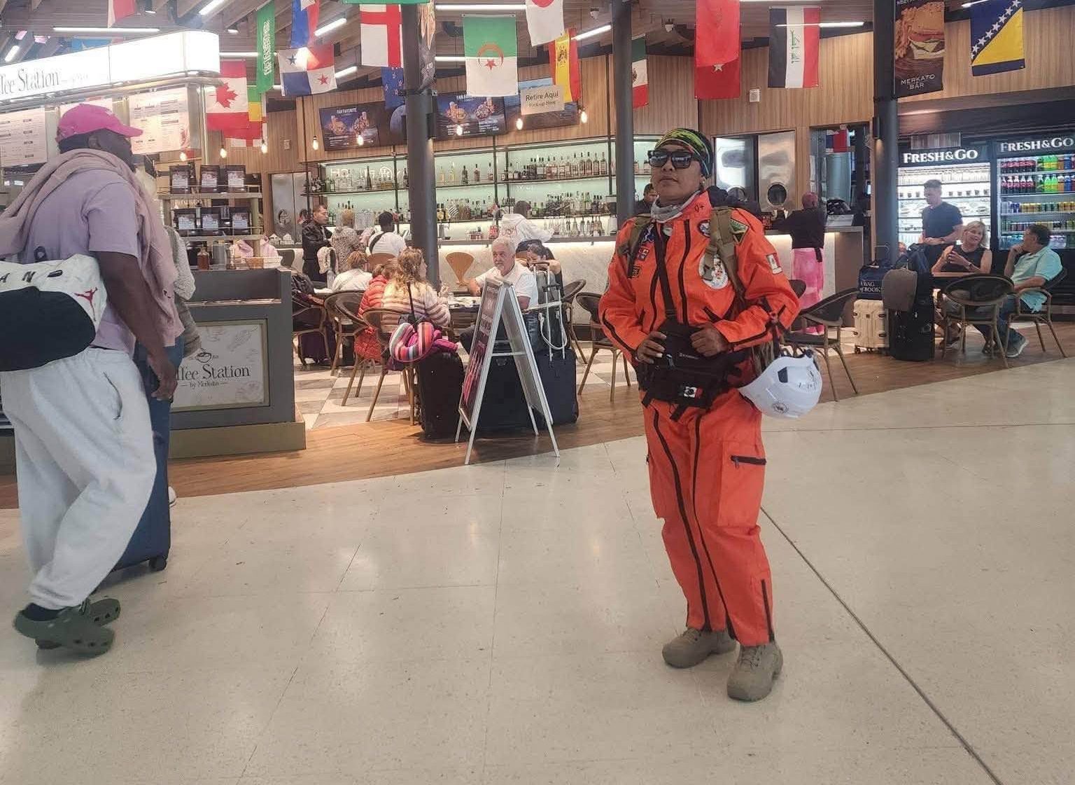 Rescatista de Chietla viaja a Venezuela para participar en labores de ayuda tras sismo