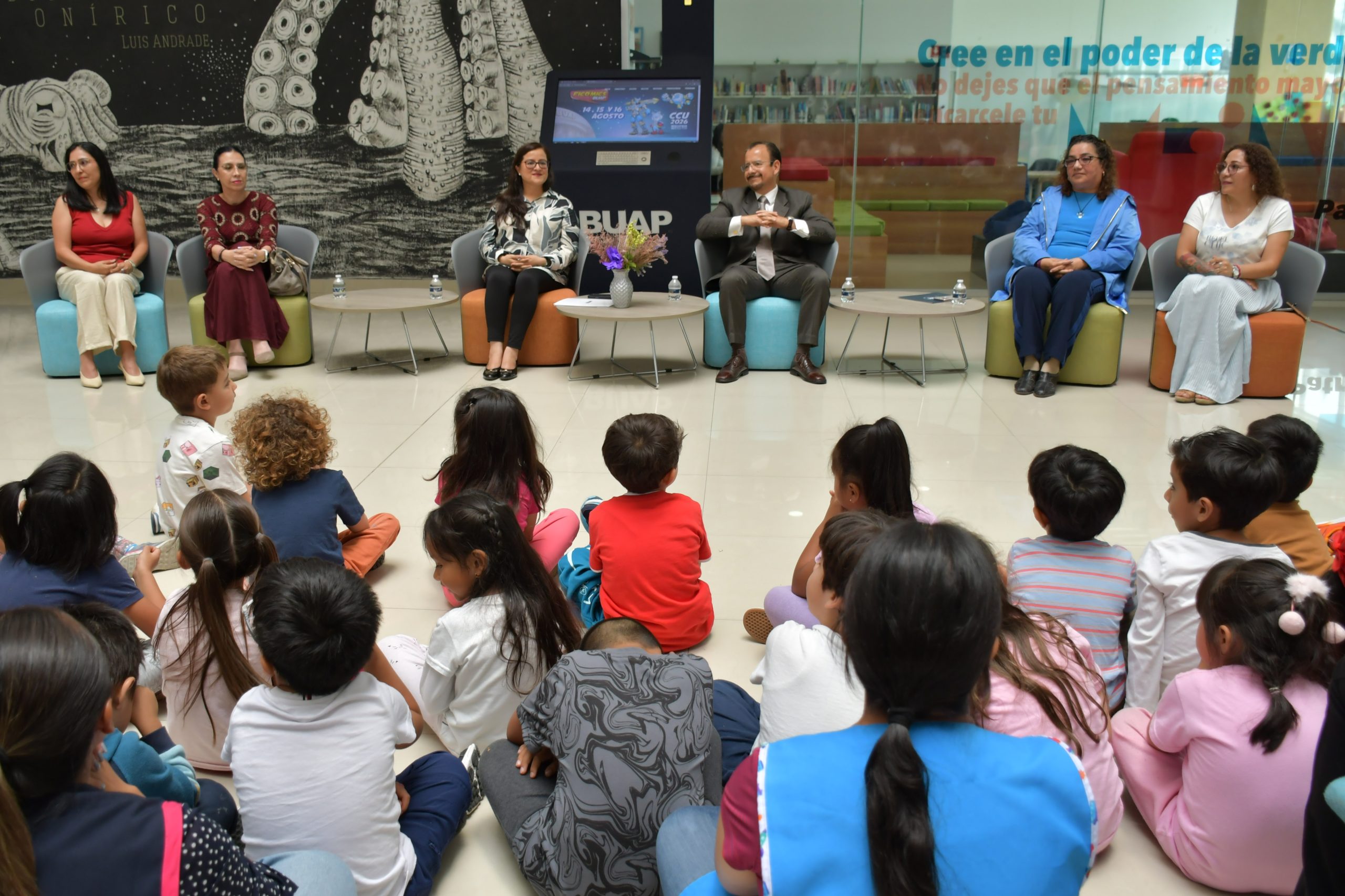 Inauguran en Biblioteca Central BUAP exposición de cuentos diversificados infantiles