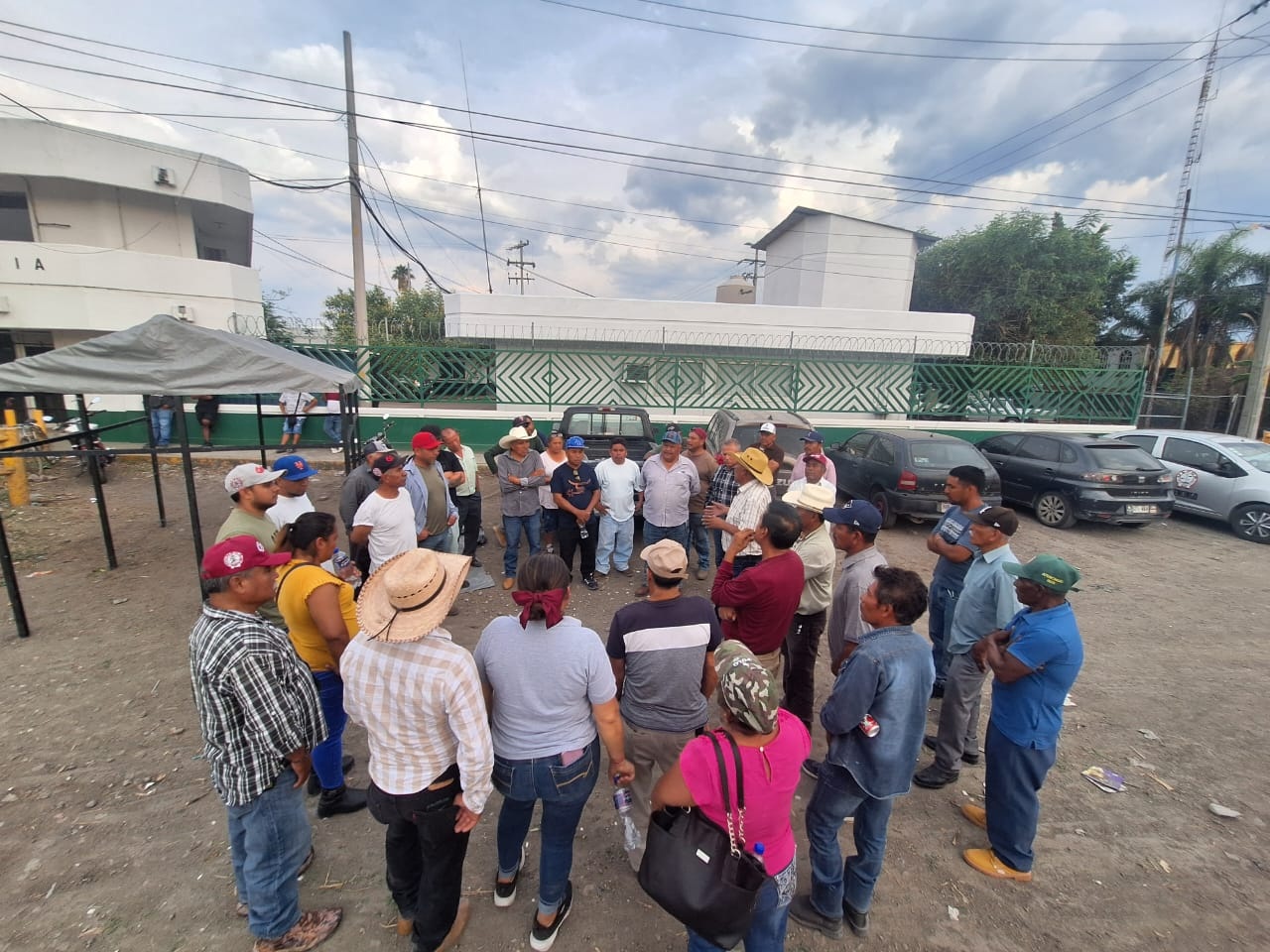 Retiran bloqueo de  bodegas del ingenio      de Atencingo