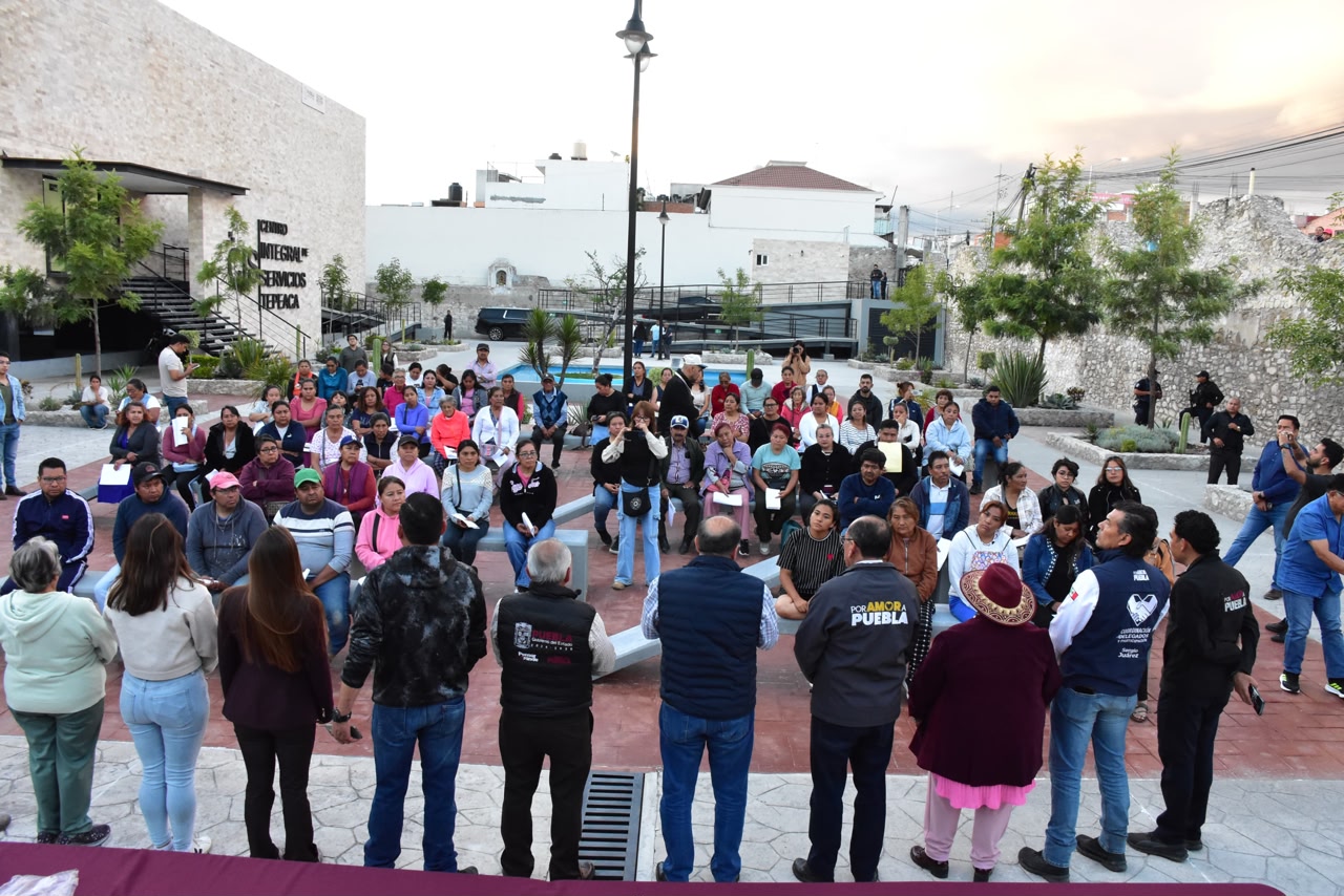 Entrega Gobierno del Estado apoyos a familias afectadas por explosión en Tepeaca