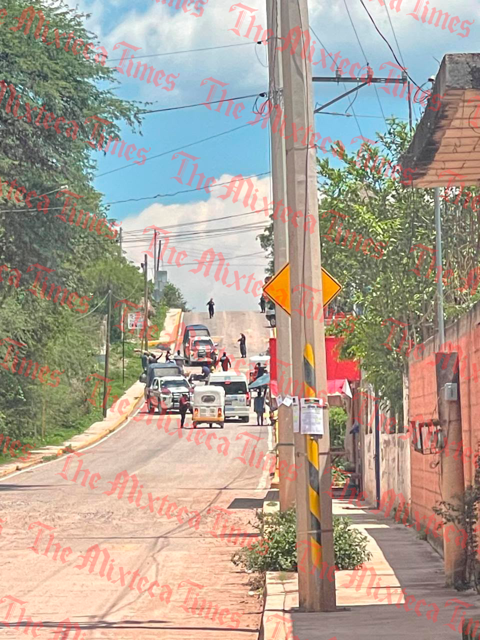 Menor lucha por su vida tras accidente frente a telesecundaria en San Miguel Ayotla