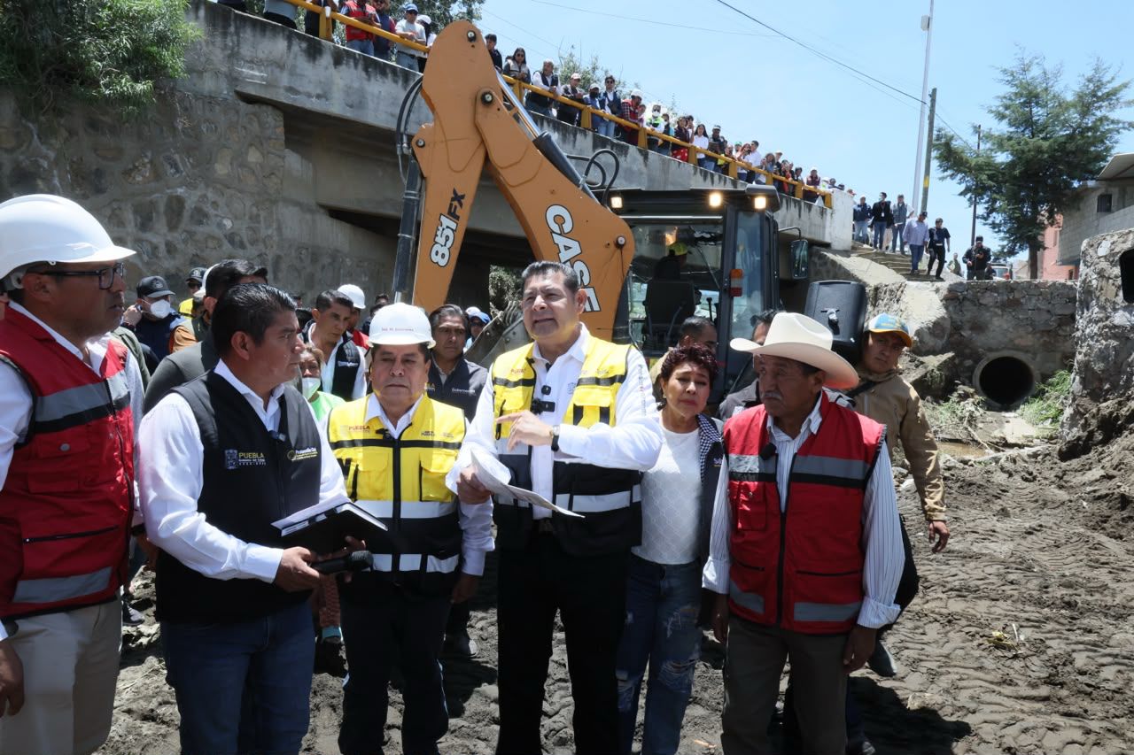 Por tierre y por aire, gobernador Armenta recorre zona afectada en Ciudad Serdán