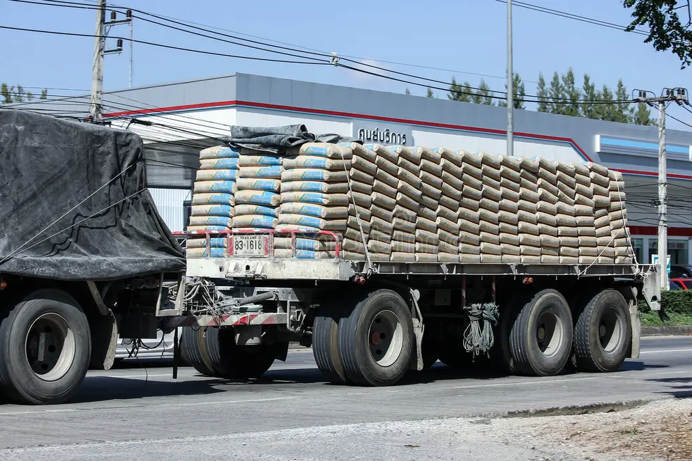 Roban tractocamión con 37 toneladas de cemento en la Atlixco-Izúcar