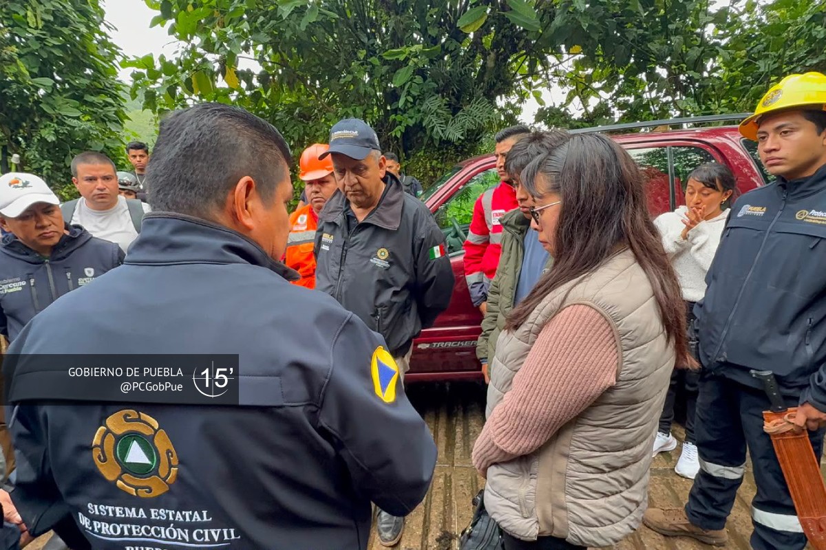 Lluvias dejan atrapada a una familia en gruta de Cuetzalan