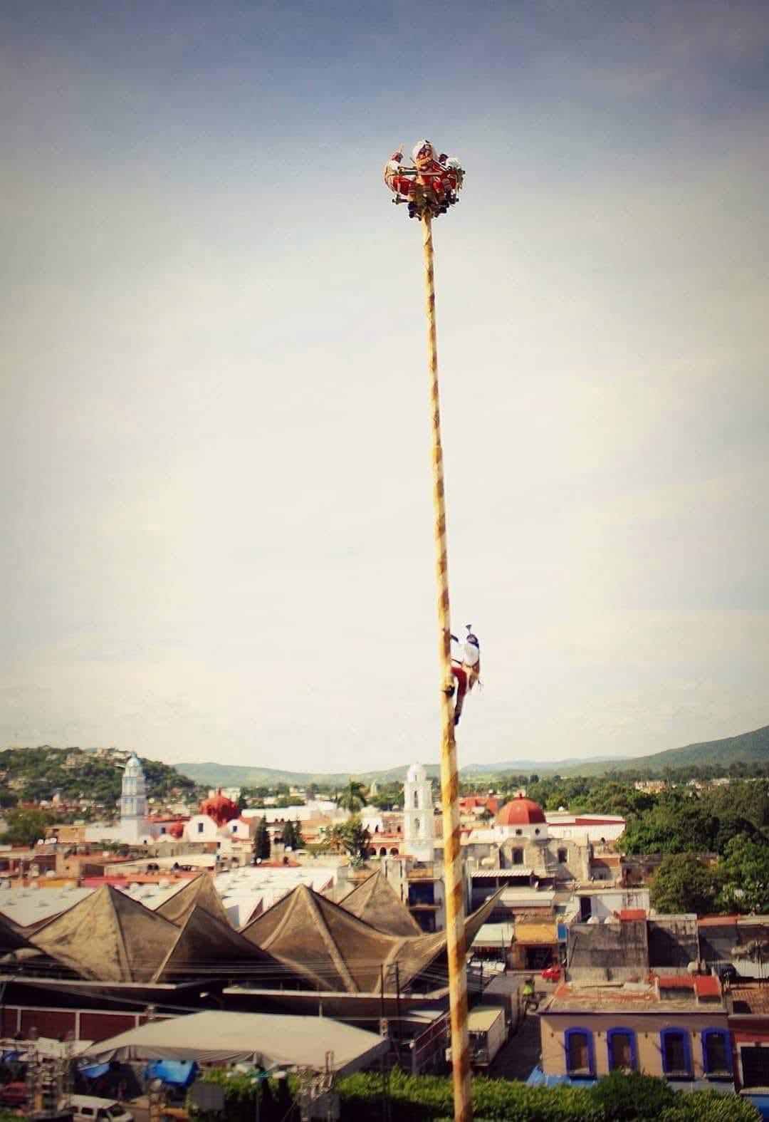 Voladores de Papantla volverán a surcar el cielo de Izúcar tras ocho años de ausencia