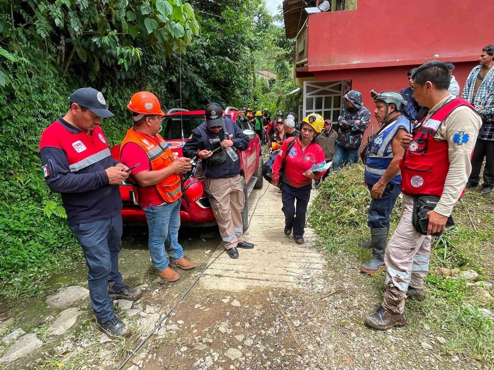 Suspenden búsqueda en gruta de Cuetzalan por mal clima