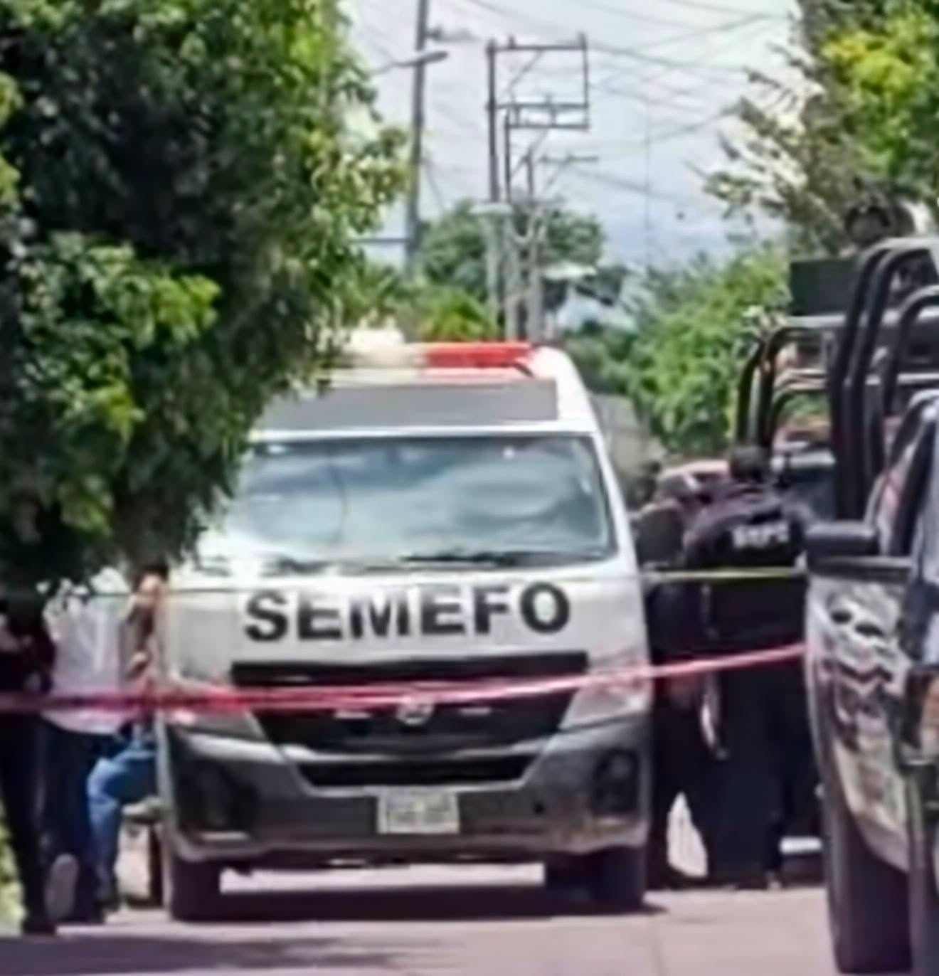 Niña sobrevive oculta tras masacre de su familia en Morelos