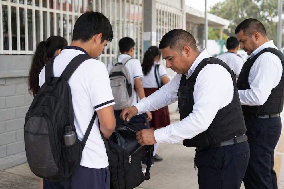 La Ley Mochila se prepara    para escuelas de Puebla