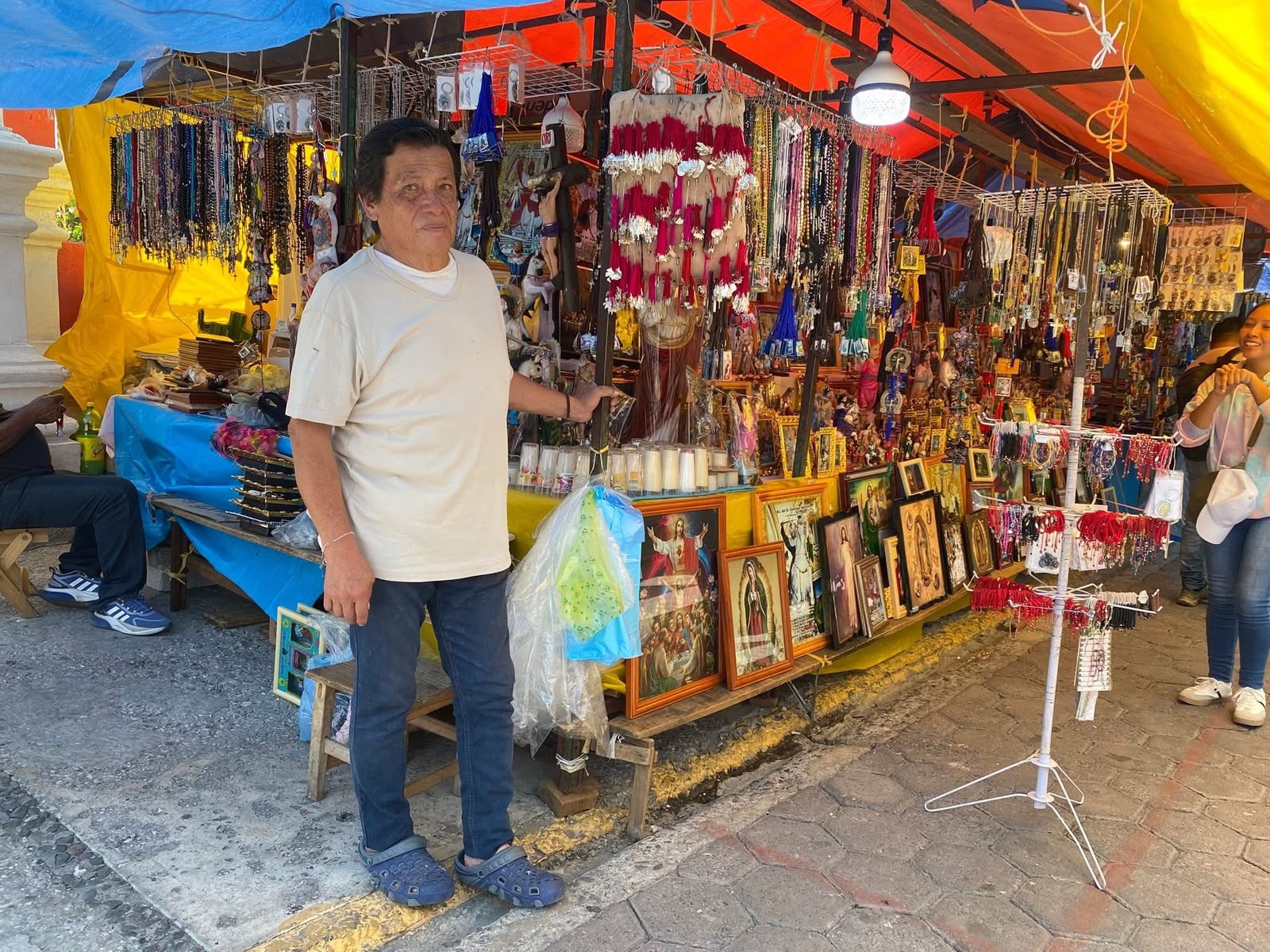 Familia Quintero lleva más de 60 años vendiendo en la fiesta de Santiaguito