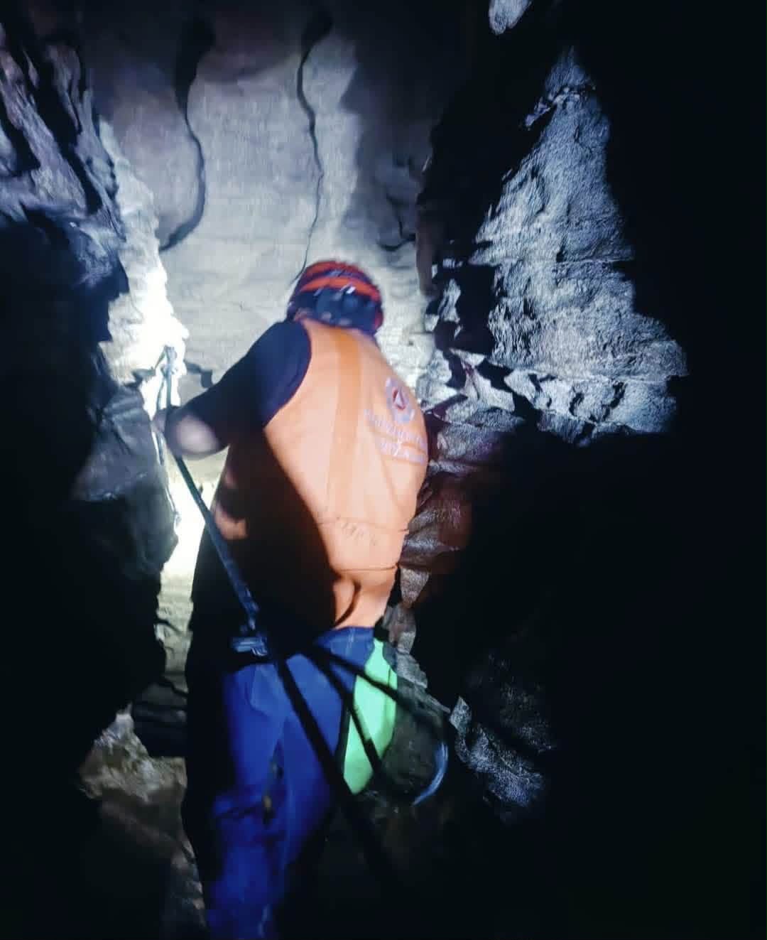Hallan cuerpo sin vida de un integrante de la familia atrapada en gruta de Cuetzalan