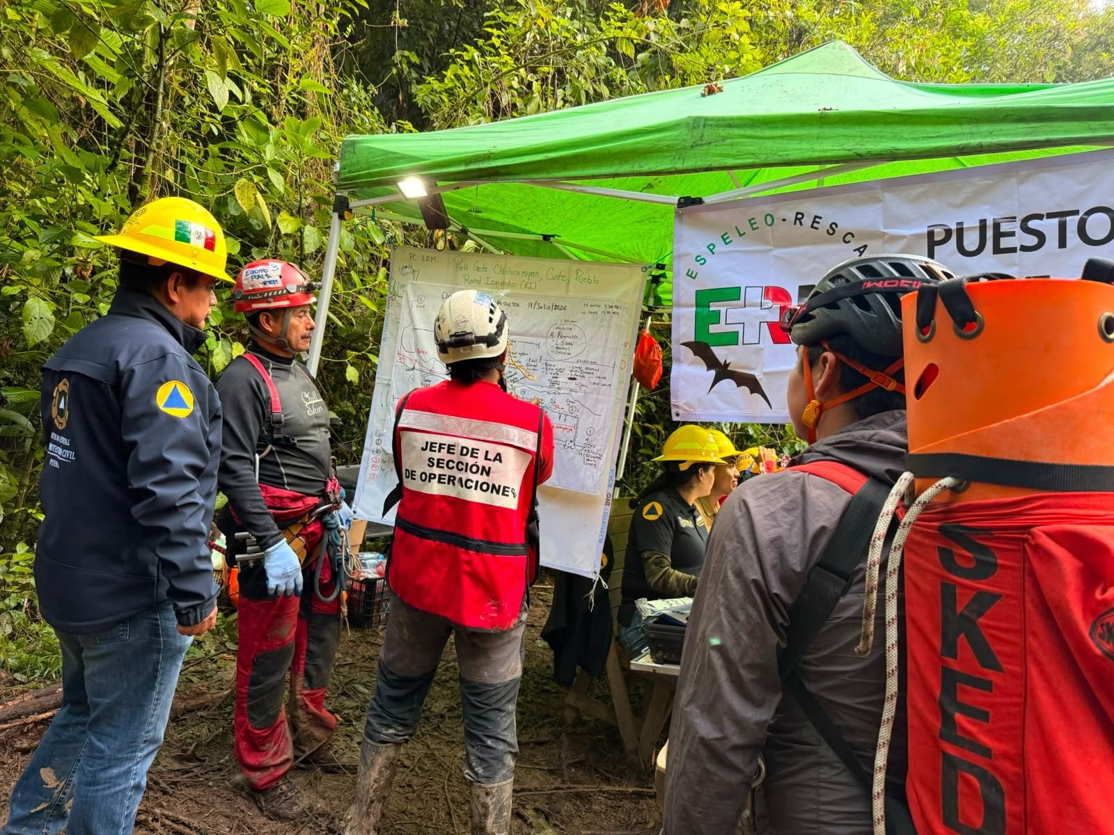 Localizan los cuerpos de las tres personas desaparecidas en gruta de Cuetzalan