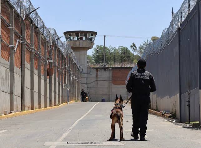 Preso intentó fugarse del  penal de Tepexi; se enteró que su madre agonizaba